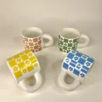 ماگ رنگی دسته ضخیم چهارخونه طرح گل