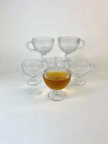 استکان بلور پایه دار لبه ساده شیاردار استکان بلور پایه دار لبه ساده شیاردار